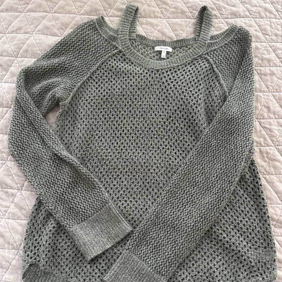 Women’s open shoulder top - Picture 1 of 3